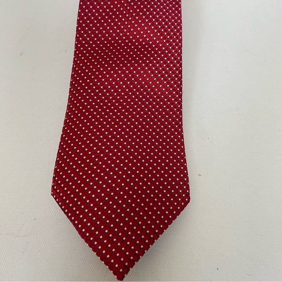 Jones New York Men 100% Silk Red/Dots Necktie. - Picture 4 of 7